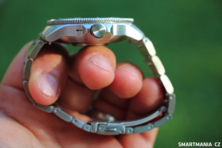 Detail na korunku Withings ScanWatch Nova 