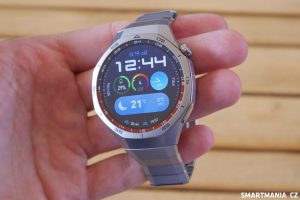 Srovnání stříbrných a černých Watch GT 5 Pro