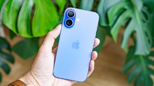 iPhone 16 v ruce redaktora