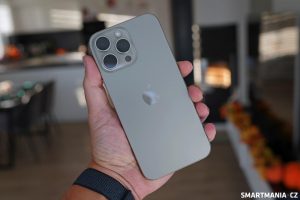 iPhone 16 Pro Max v barvě přírodní titan