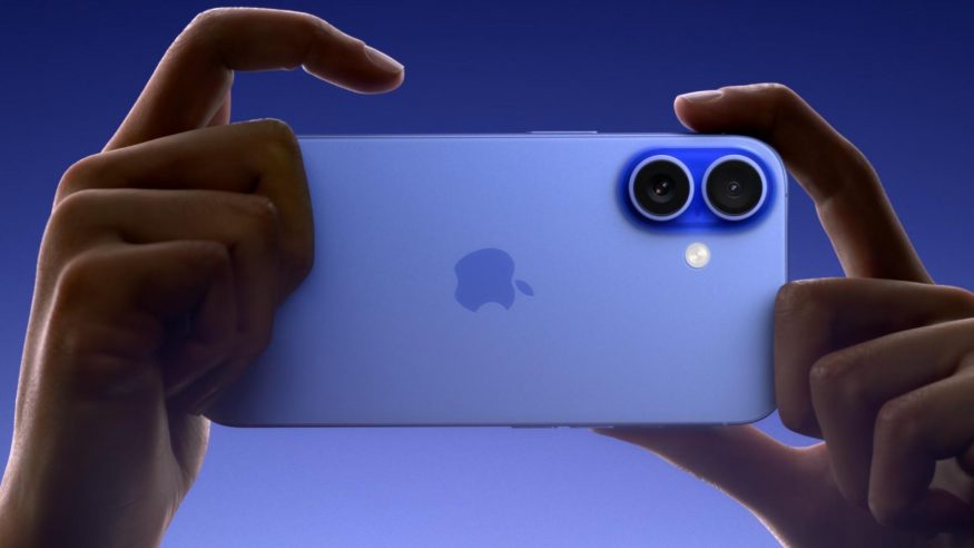 iPhone 16 v ruce