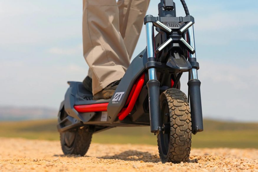 Elektrická koloběžka Segway ZT3 Pro na propagačním snímku