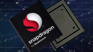 Logo společnosti Qualcomm na mobilním čipu