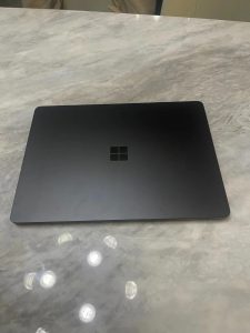 Surface Laptop (2)