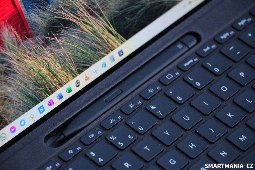 Slot na stylus Surface Pen