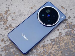 Zadní strana Vivo X200 Pro s výrazným fotomodulem