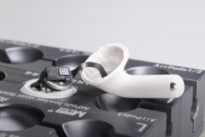 Rozborka sluchátek AirPods 4. generace
