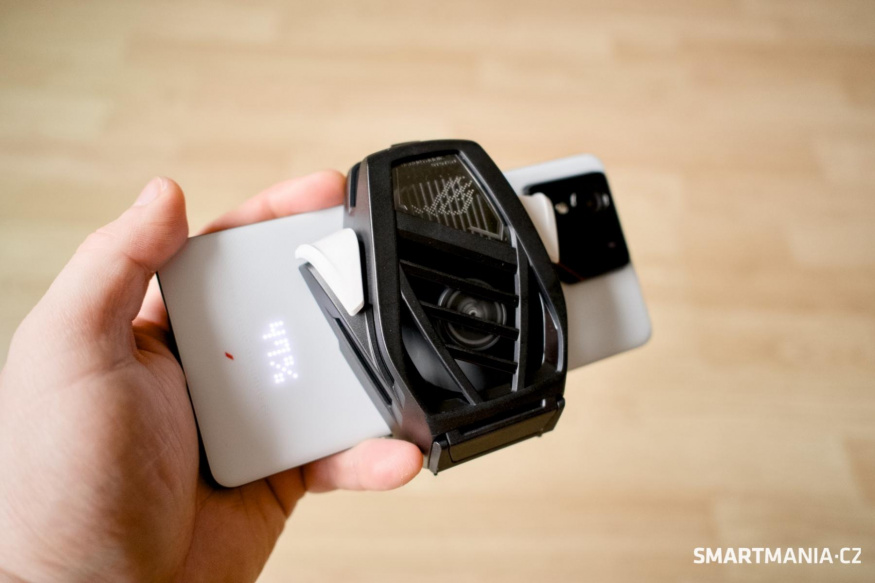Externí chladič pro herní smartphone ROG Phone 9 s externím chladičem AeroActive Cooler X Pro