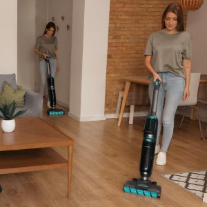 Vysavač a mop Cecotec FreeGo Wash Vacuum Spray na propagačním snímku