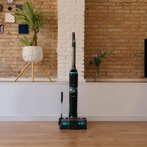Vysavač a mop Cecotec FreeGo Wash Vacuum Spray na propagačním snímku