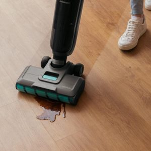 Vysavač a mop Cecotec FreeGo Wash Vacuum Spray na propagačním snímku
