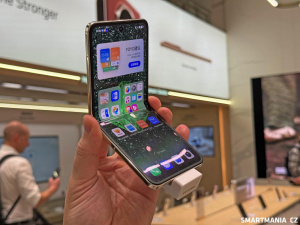Hnacím motorem je osmijádrový čipset Qualcomm Snapdragon 8+ Gen 1, který doprovází až 16 GB RAM a až 1 TB interní paměti, přičemž základní verze se může pochlubit 12 GB RAM a 256 GB interní paměti. Právě základní varianta se v Číně prodává za 4 999 CNY, což je v přepočtu přibližně 16 500 Kč včetně daně.