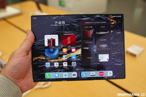 Huawei Mate XT Ultimate v rozloženém stavu