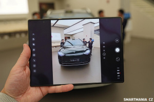 Huawei Mate XT Ultimate v rozloženém stavu