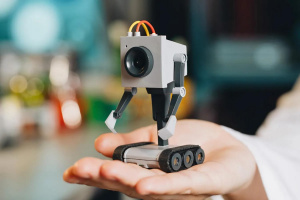 Robot Butter Bot ze seriálu Rick a Morty