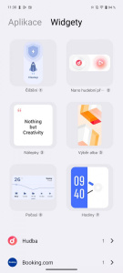 Například widget hodin má nový design