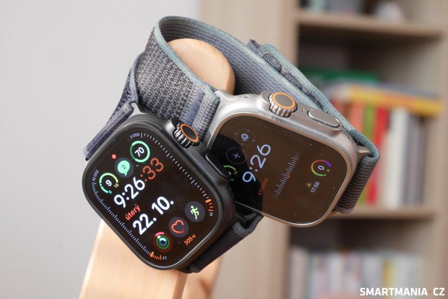 Srovnání černých a titanových Apple Watch Ultra 2 Srovnání černých a titanových Apple Watch Ultra 2