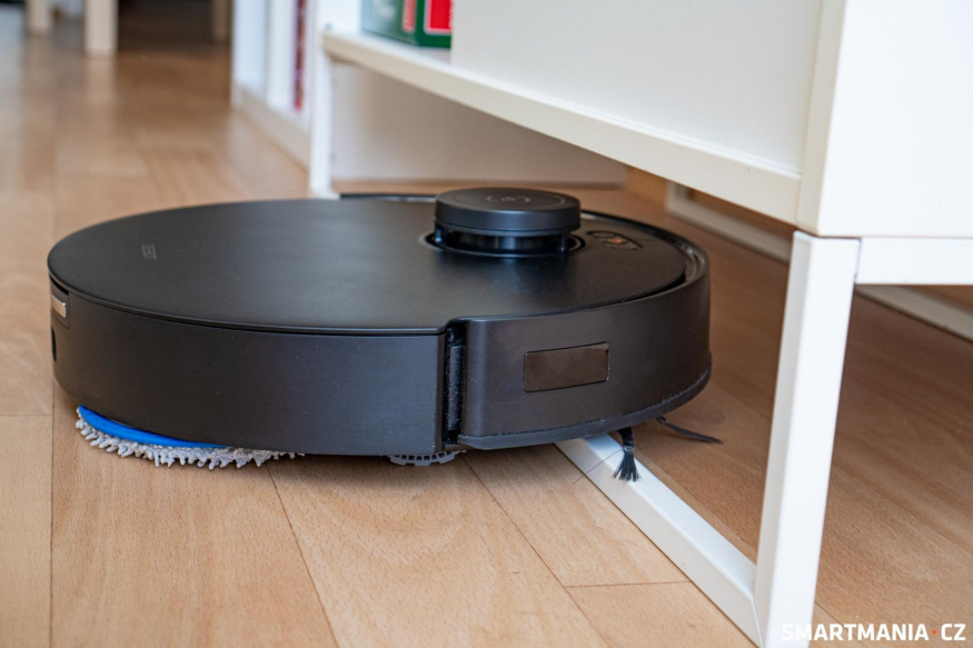 Ecovacs Deebot T30S zvládá přejíždět i prahy