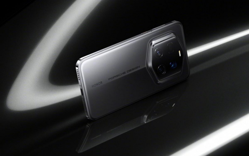 Honor Magic 7 RSR Porsche Design v černé barvě
