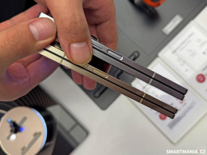 Srovnání: Samsung W25, vs. klasický Galaxy Z Fold 6