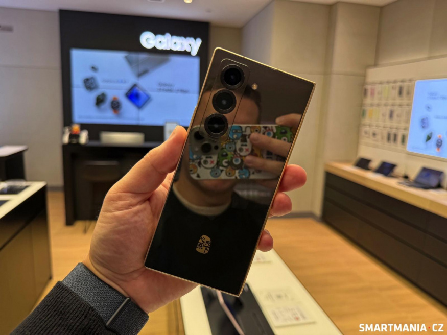 Samsung W25 s ohebným displejem
