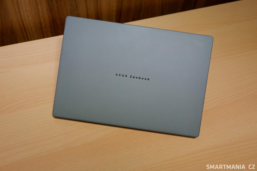Víko notebooku Asus Zenbook A14 s tzv. Ceraluminum materiálem