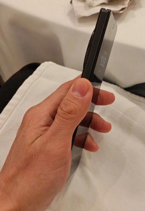 Oppo Find N5 na fotografii