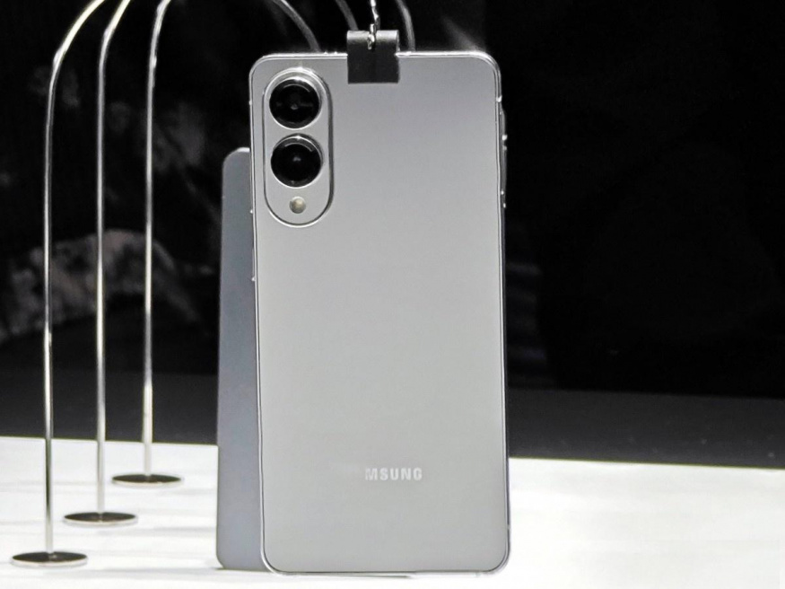 Samsung Galaxy S25 Edge na fotografii