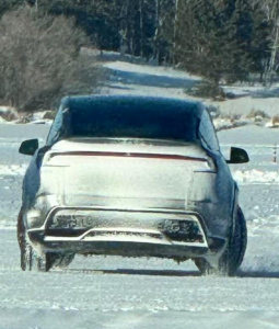 Špionážní snímek Tesly Modelu Y „Juniper“
