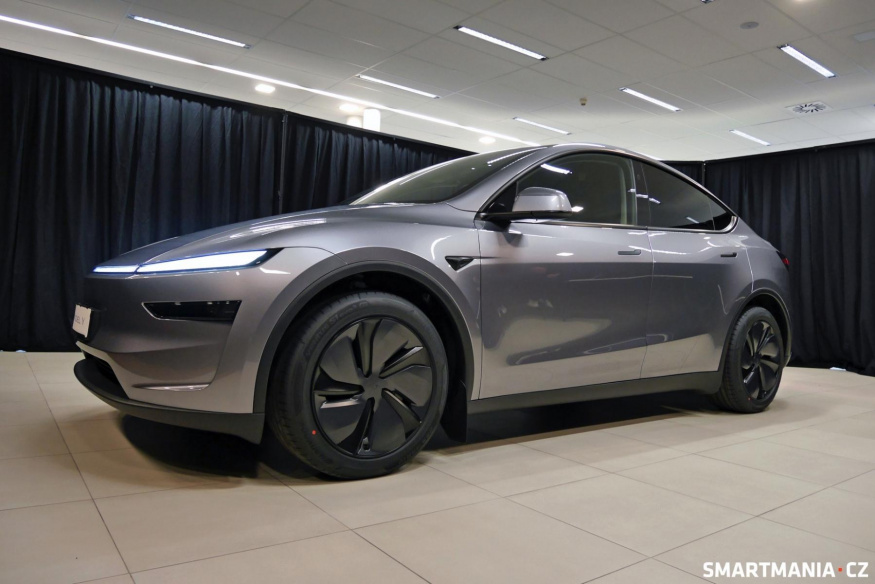 Tesla Model Y (Juniper) naživo