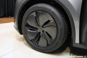 Tesla Model Y (Juniper) a detail na nové disky kol