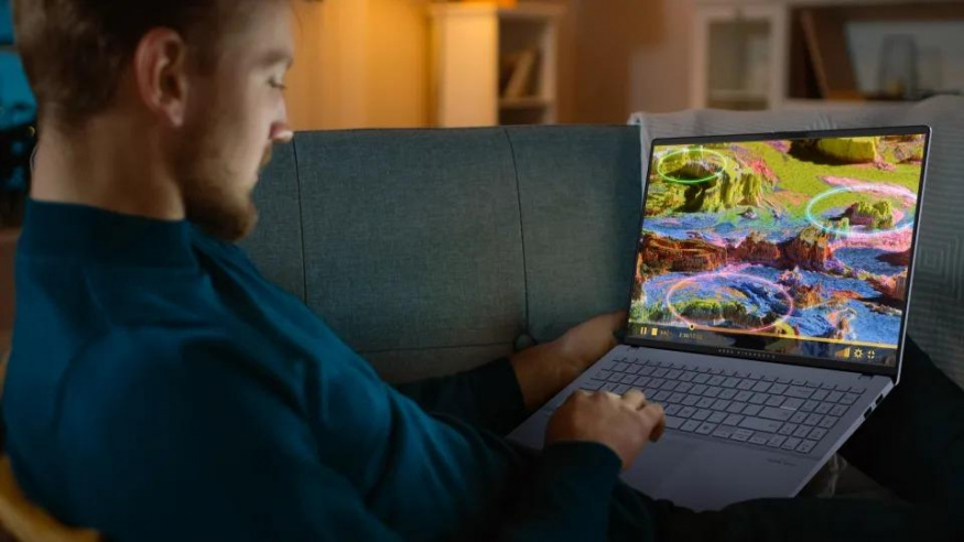 Asus Vivobook 16 na tiskovém snímku