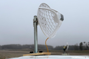 Speciální otočná anténa pro komunikaci s dronem
