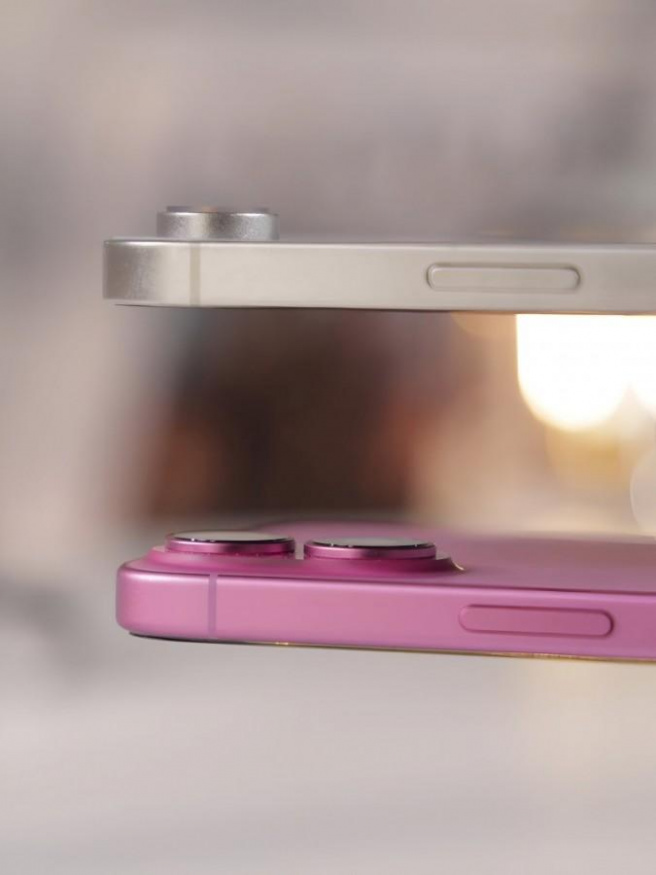 Maketa iPhonu SE 4 v porovnání s iPhonem 16
