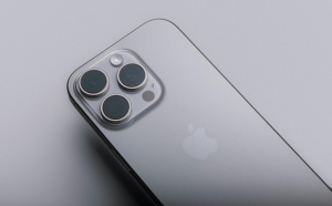 iPhone 16 Pro na fotografii