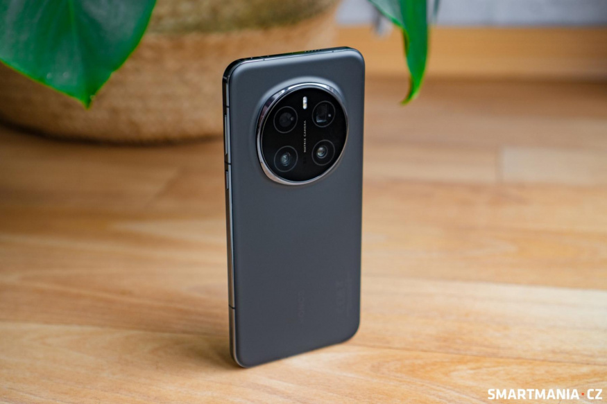 Honor Magic 7 Pro v černé variantě