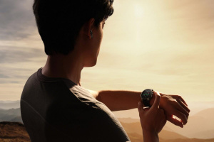 OnePlus Watch 3 na ruce uživatele