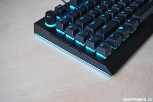Boční tlačítka vadí při posouvání klávesnice po stole