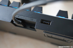 Na zadní straně najdete 2× USB-C a jedno USB-A