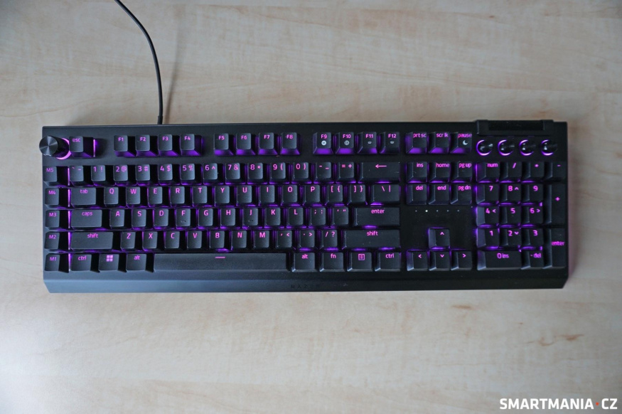 Žádné namačkané klávesy, žádná amputace keypadu, tak to máme rádi! Žádné namačkané klávesy, žádná amputace keypadu, tak to máme rádi!