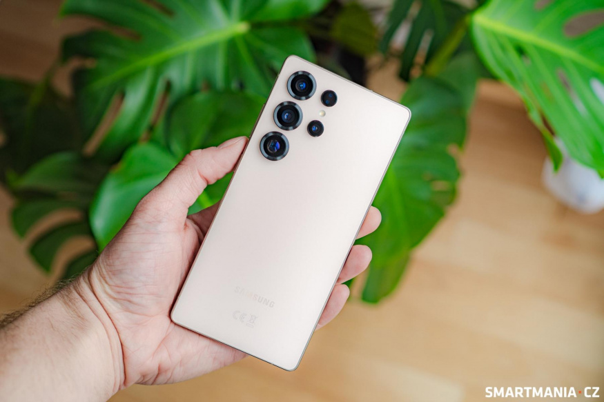 Samsung Galaxy S25 Ultra v ruce redaktora