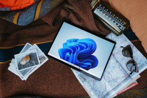 Tablet s Windows 11 (ilustrační obrázek)