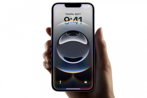 iPhone 16e v ruce uživatele