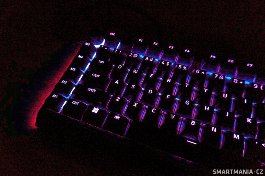 První hodnocení by dobře nedopadlo, ale po krátkém namlouvání jsme si padli s Razer BlackWidow V4 Pro do oka První hodnocení by dobře nedopadlo, ale po krátkém namlouvání jsme si padli s Razer BlackWidow V4 Pro do oka