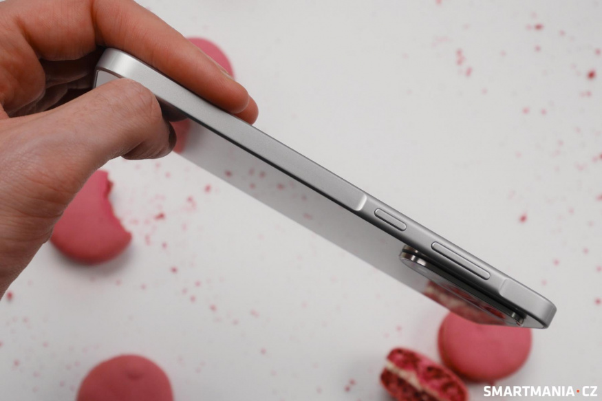 Samsung Galaxy A36 z boku
