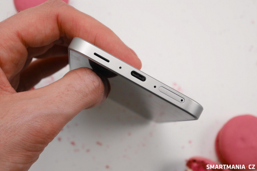 Samsung Galaxy A36 ze spodu