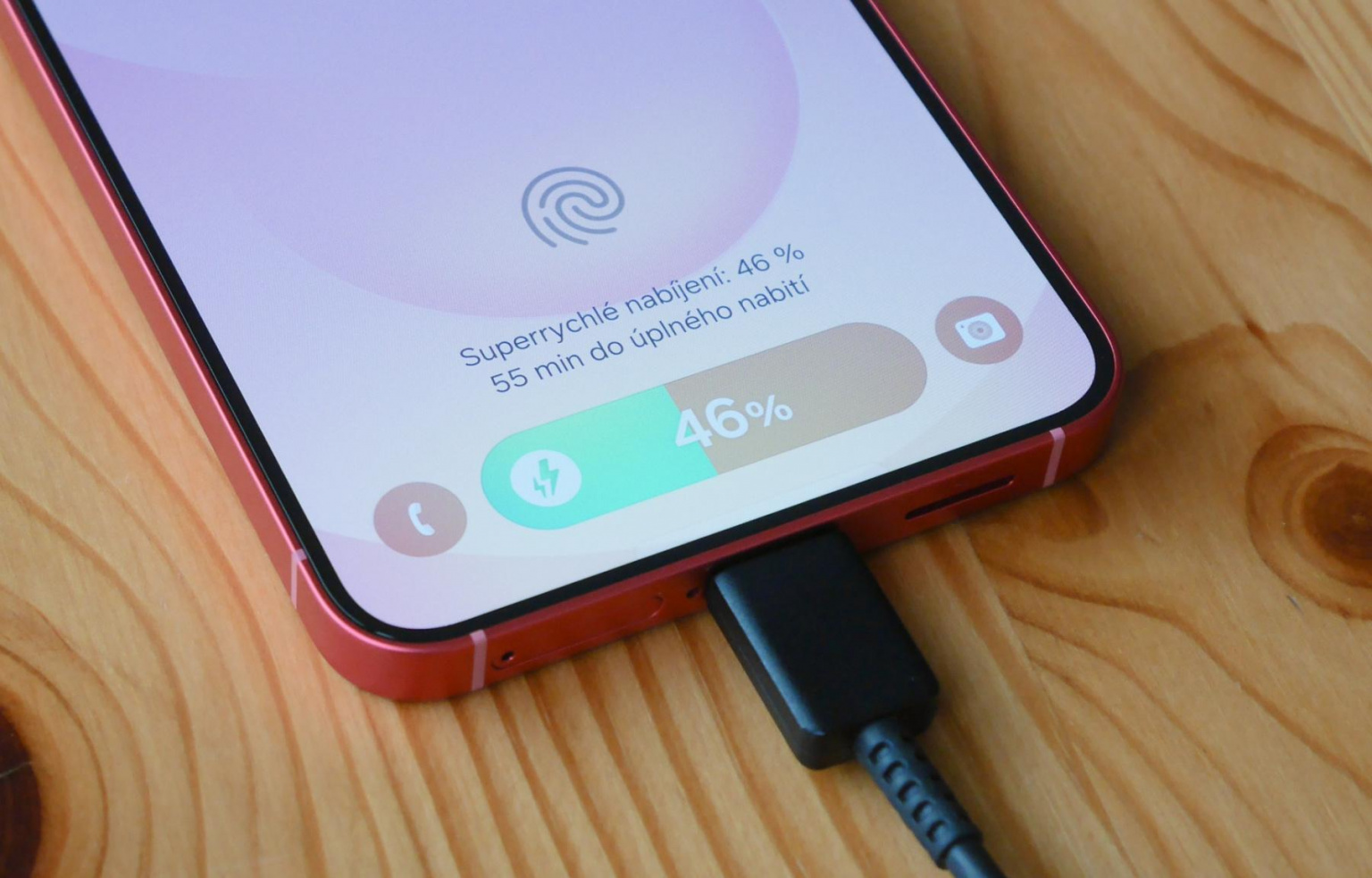 Nabíjení 25W výkonem je znouzectnost