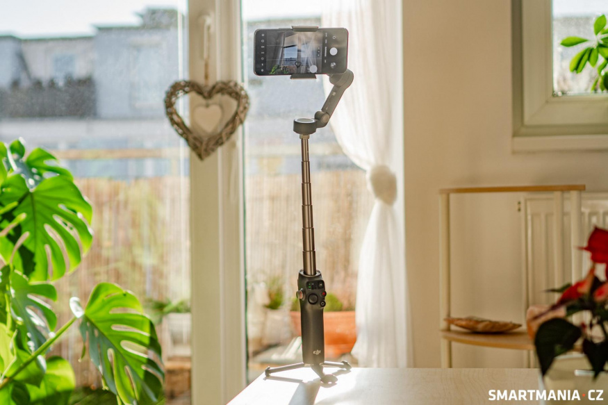 DJI Osmo Mobile 7P se selfie tyčí