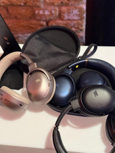 Premiéra sluchátek JBL Tour One M3 v Londýně