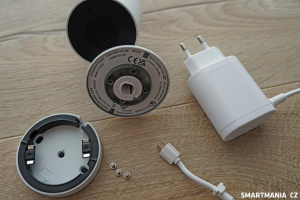 Napájecí kabel s microUSB konektorem je možné odpojit